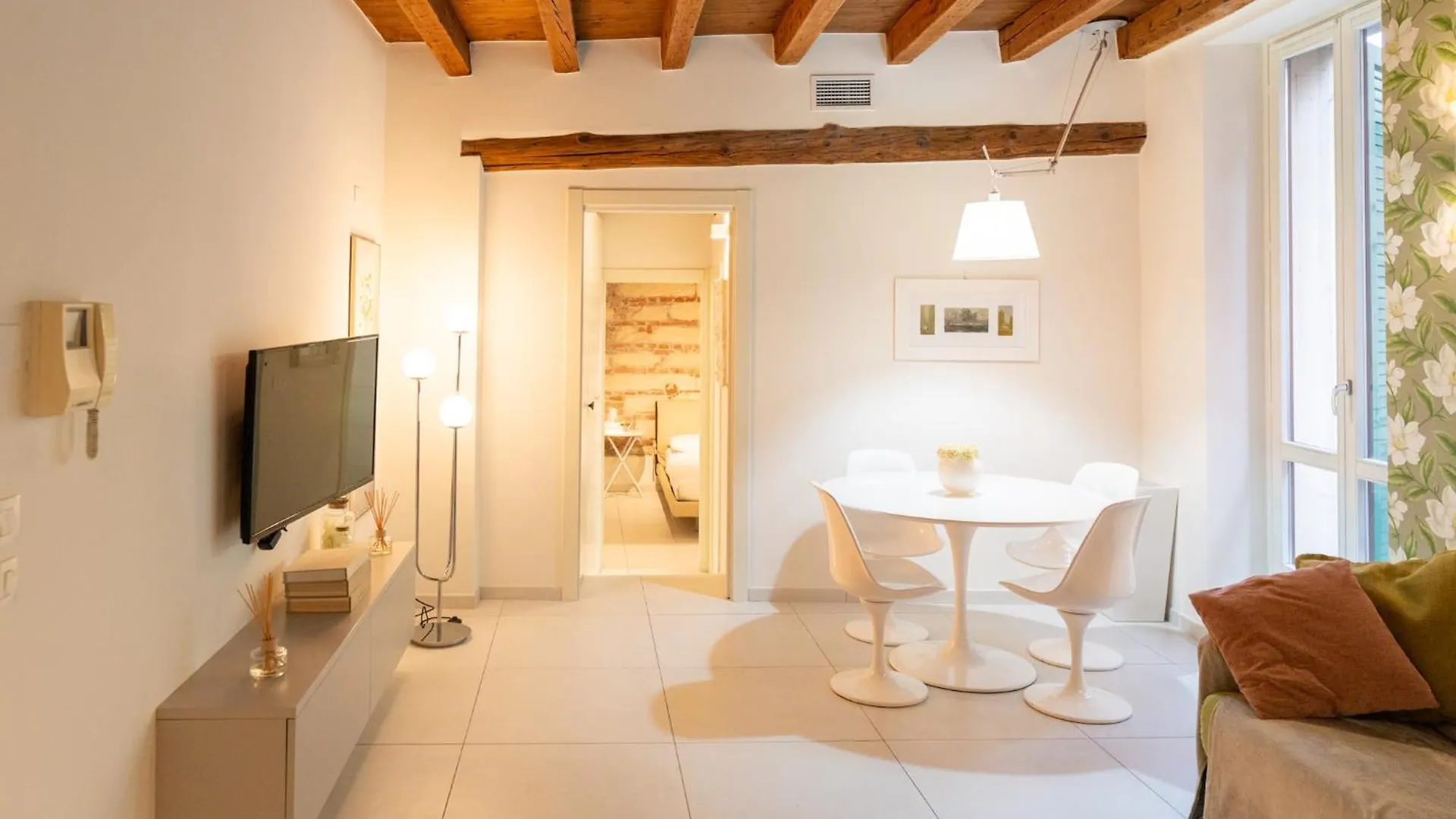 Domus Verona - Dimora Ponte Nuovo 0*,  Italy