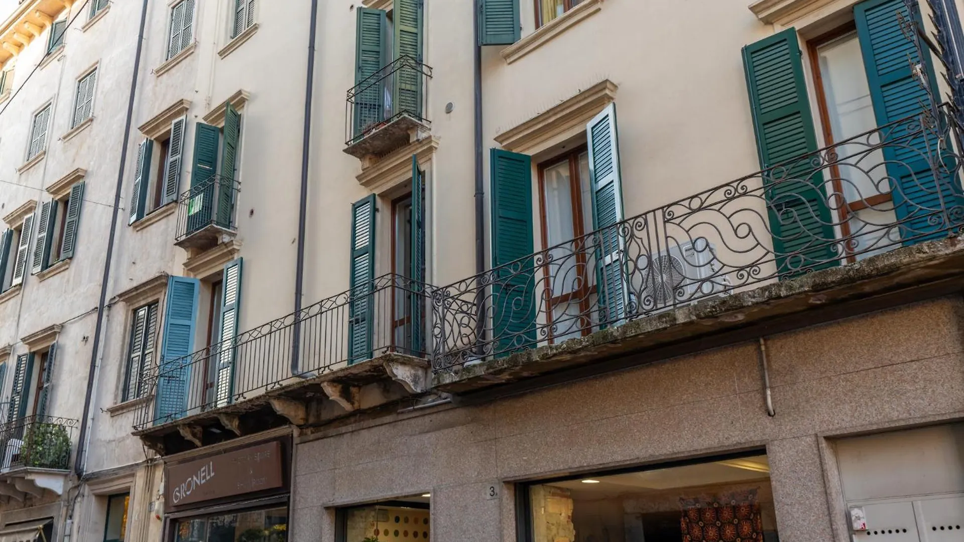 Domus Verona - Dimora Ponte Nuovo Apartment